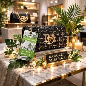 Beverly Hills Chic ✨ Vegan Leather Tweed Chain Bag with gold chain handle.